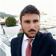 Avvocato con diploma di specializzazione per le professioni legali, impartisce lezioni private di diritto